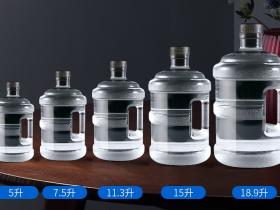 桶装水价格差异的真相：廉价水值得购买吗？