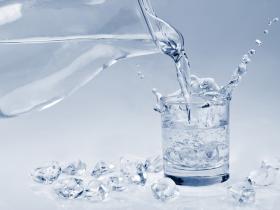 弱碱性水和纯净水有什么区别？