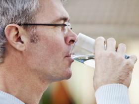 饮用水的酸碱性和pH值解析